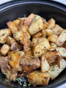 Seasoned roasted potatoes with herbs